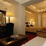 Arc De Triomphe Aparthotel 4*