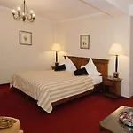 Arc De Triomphe 4*