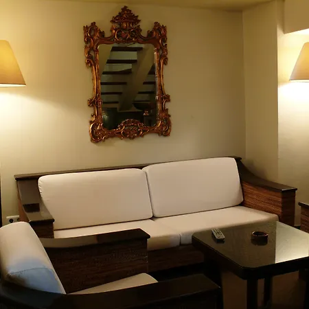 Apartahotel Arc De Triomphe 4*