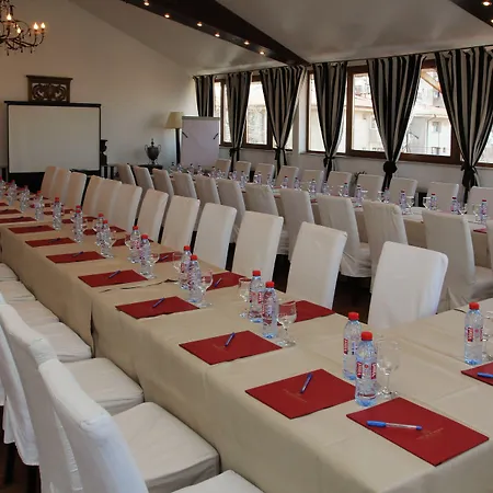 Apartahotel Arc De Triomphe 4*