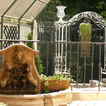 Arc De Triomphe Aparthotel