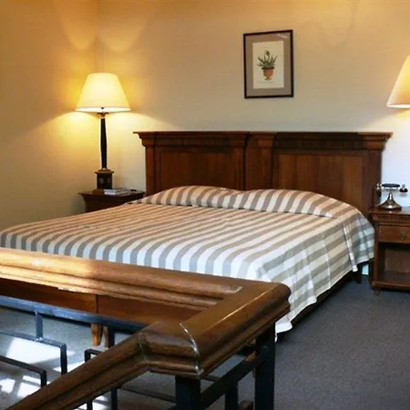 מלון דירות Arc De Triomphe 4*