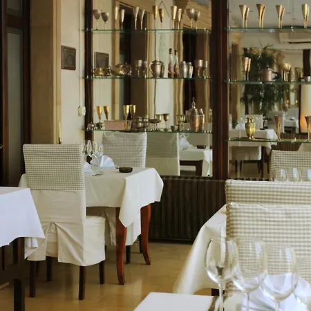 Hotel apartamentowy Arc De Triomphe 4*