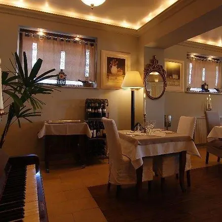 Arc De Triomphe Aparthotel 4*