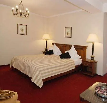 Arc De Triomphe 4*