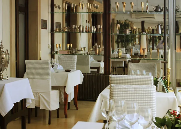 Arc De Triomphe Apartahotel