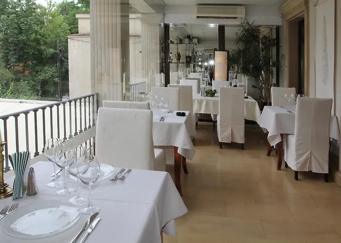 Apartahotel Arc De Triomphe 4*