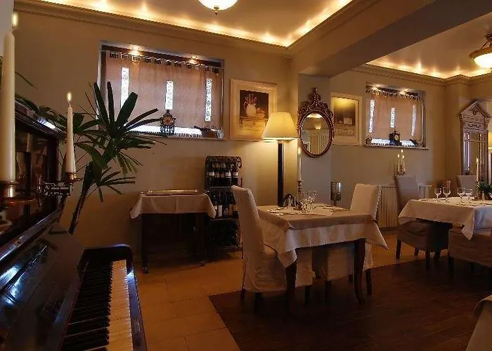 Arc De Triomphe Apartahotel 4*