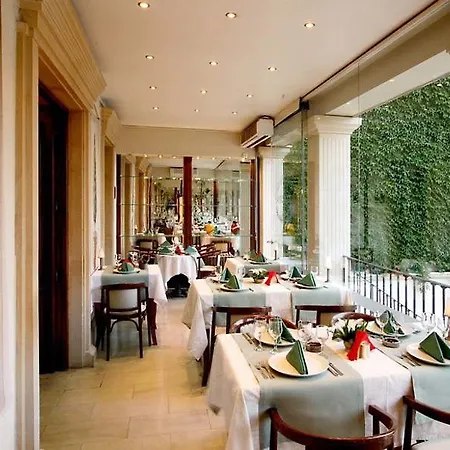 Arc De Triomphe 公寓式酒店