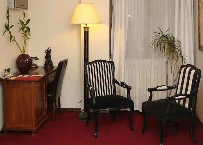 Arc De Triomphe Aparthotel 4*