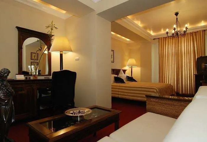 Arc De Triomphe Aparthotel 4*